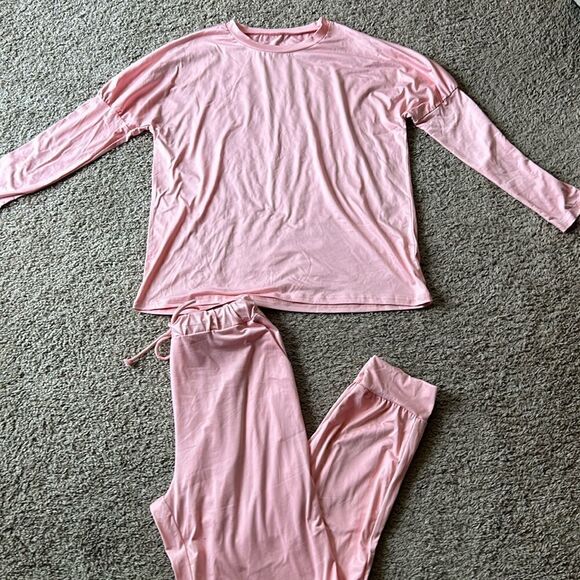 New pink pajama/lounge set. Brand new. Size M - Picture 1 of 3